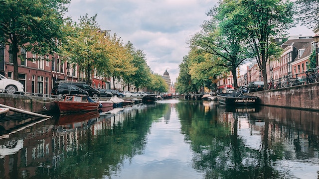 De voordelen van een boot huren in Amsterdam
